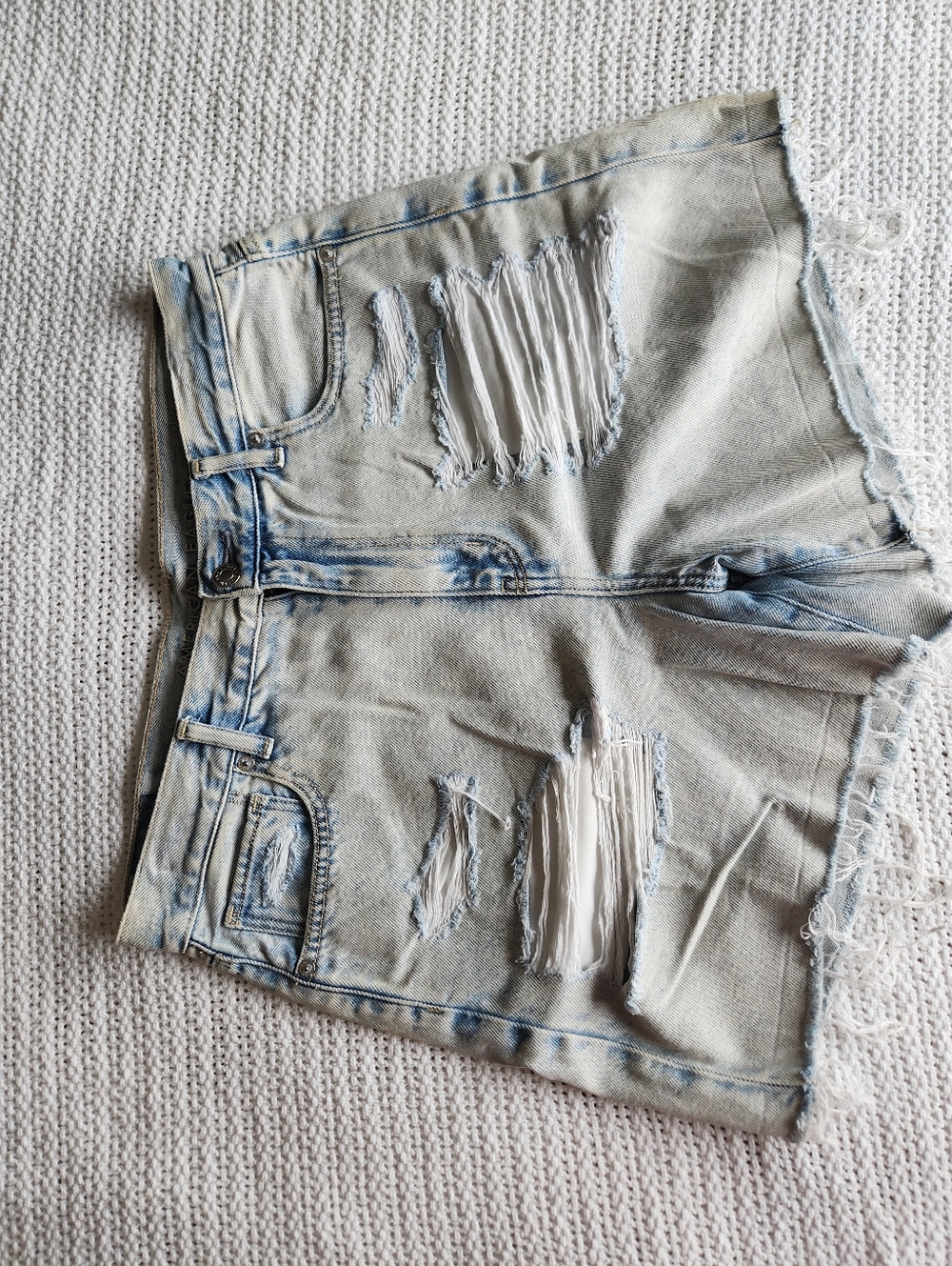 American Eagle - Distressed Highwaisted Denim Shorts - Size 10